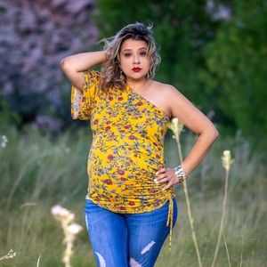 JESSICA SIMPSON FLUTTER SLEEVE MATERNITY TOP